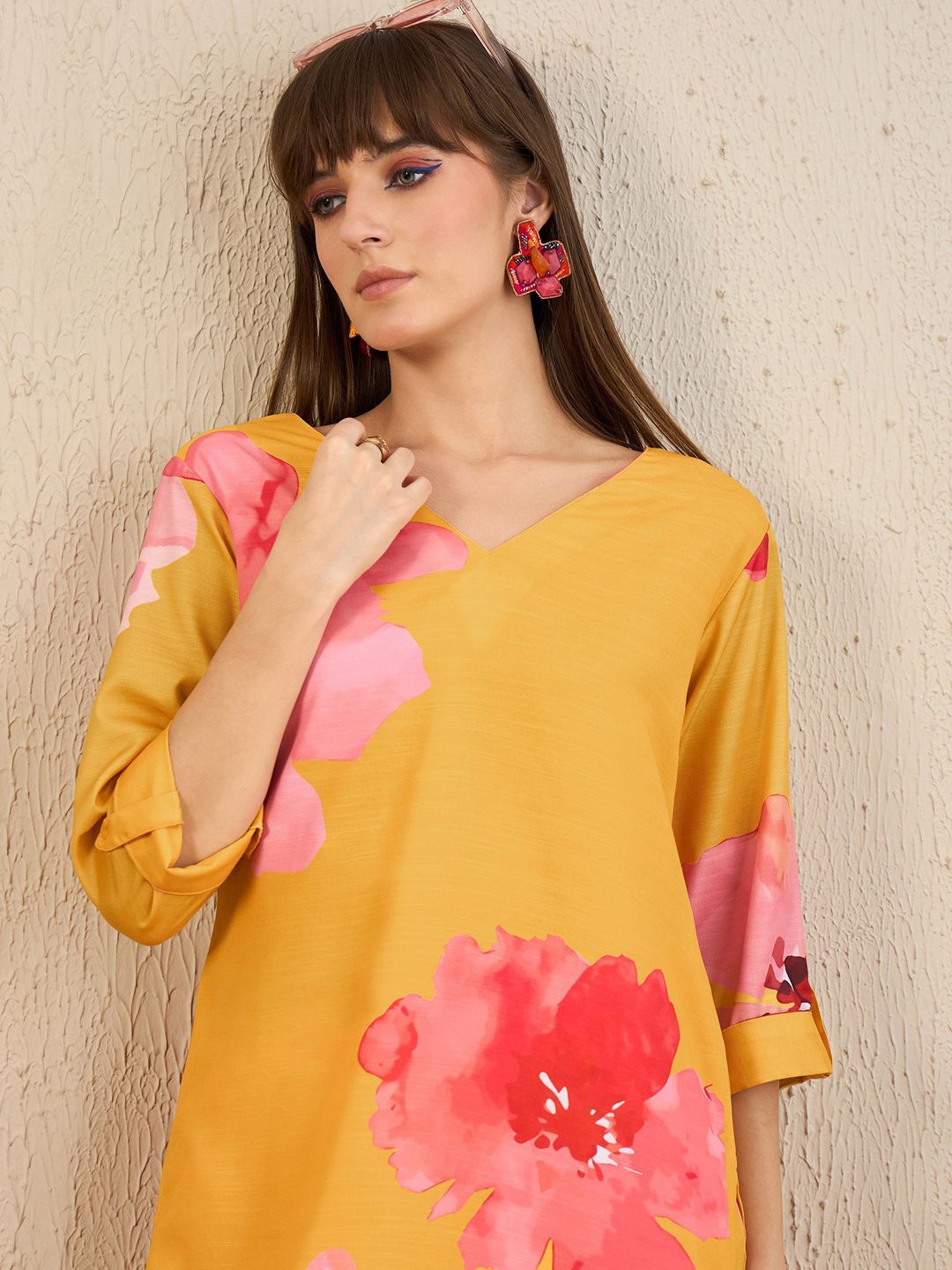Indyancart IE Floral Printed V-Neck Straight Kurta with Trousers