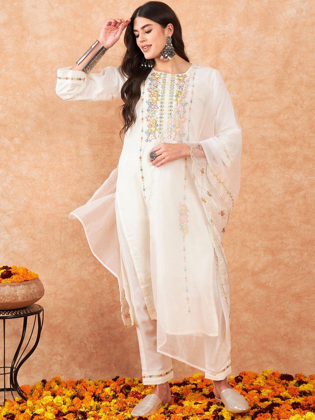 Women Floral Embroidered Thread Work Pure Cotton Kurta with Trousers & Dupatta