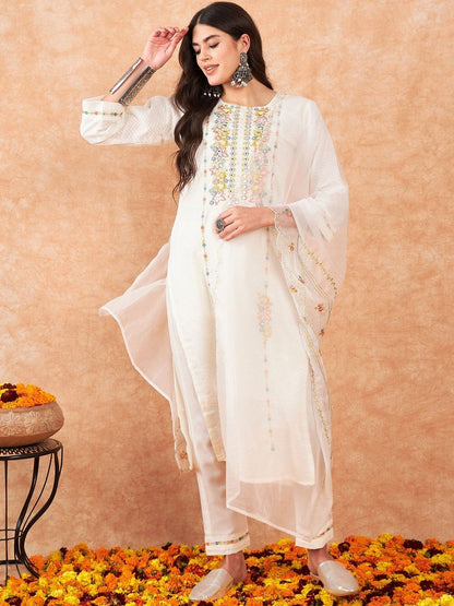 Women Floral Embroidered Thread Work Pure Cotton Kurta with Trousers & Dupatta