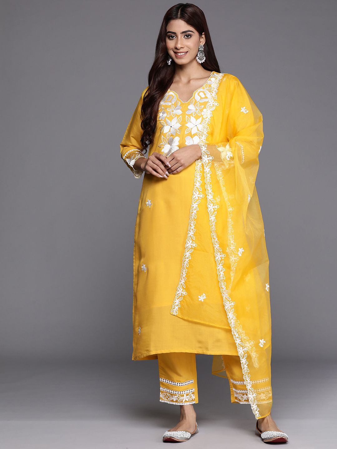 Women Floral Embroidered Regular Thread Work Kurta with Trousers & Dupatta