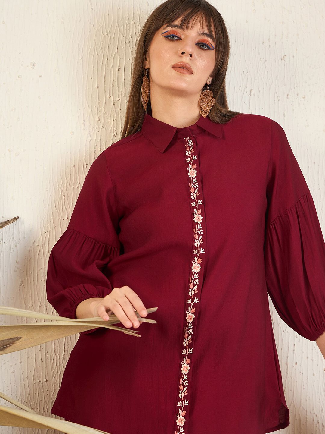 Dhiyona IE Red Floral Printed Shirt Collar Above Knee Straight Kurta With Trouser