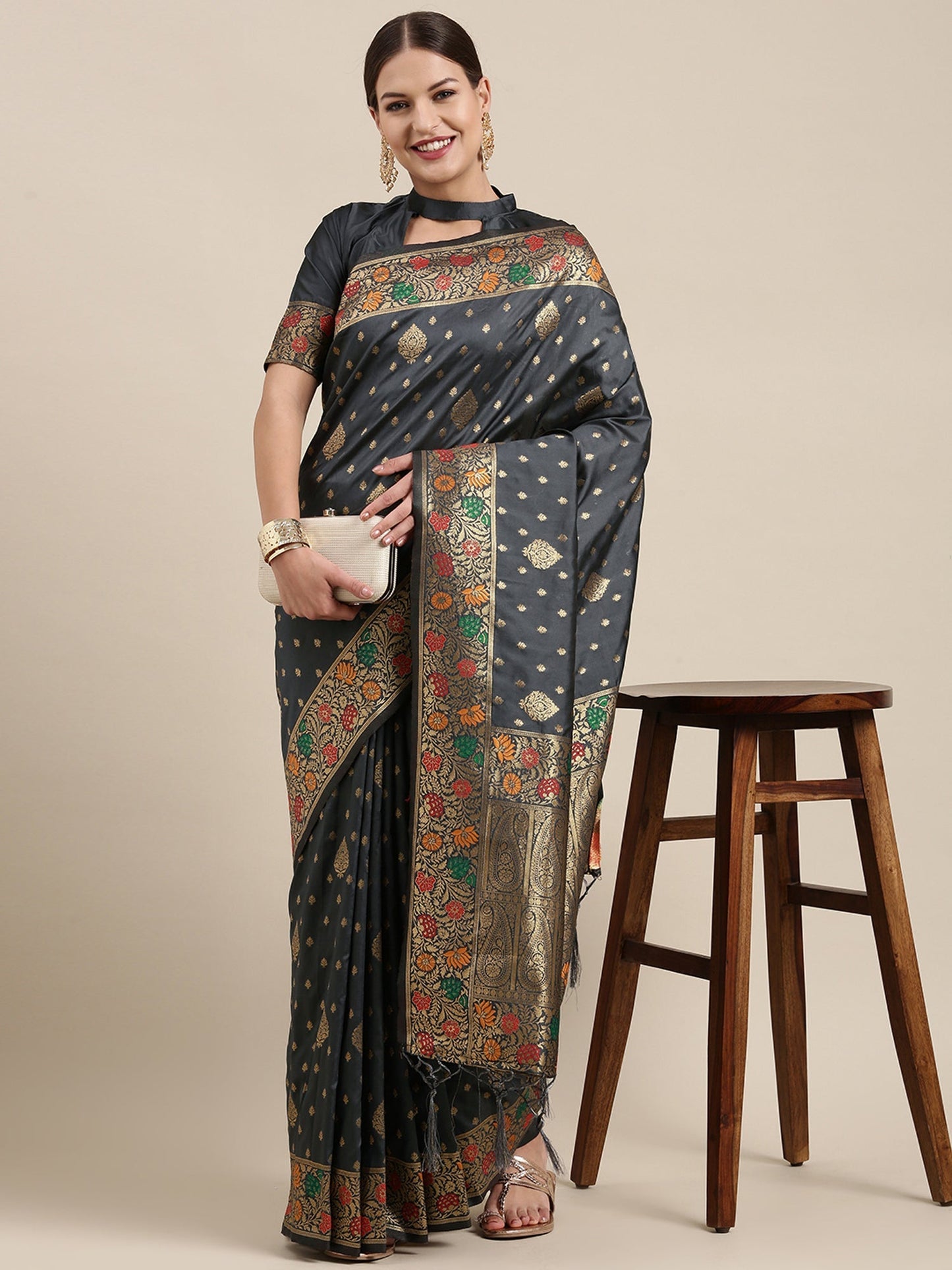 Women's Kanjeevaram Silk Grey Woven Design Designer Saree With Blouse Piece