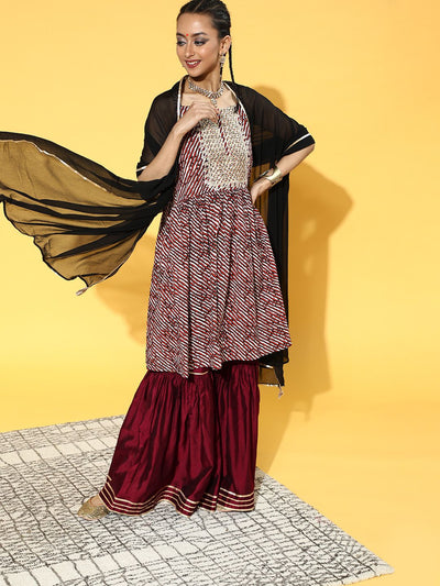 Indyancart IE Women Geometric Satin All in the Details Kurta Set