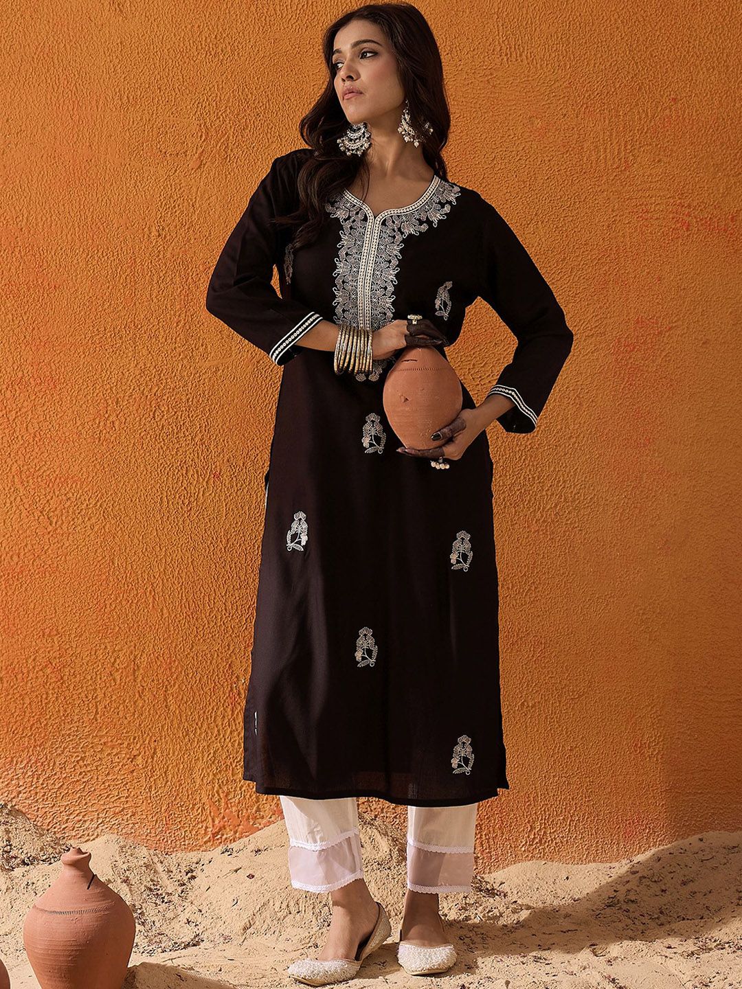 Indyancart IE Ethnic Motifs Embroidered Straight Kurta