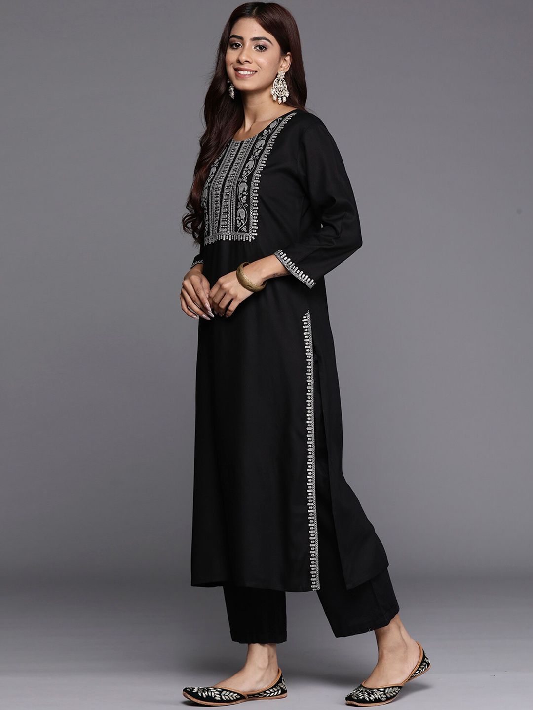 Indyancart IE Round Neck Yoke Design Flared Sleeves Rayon Straight Kurta