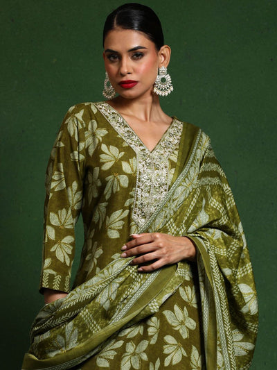 Indyancart VA Women'sFloral Printed V-Neck Straight Kurta With Trousers And Dupatta