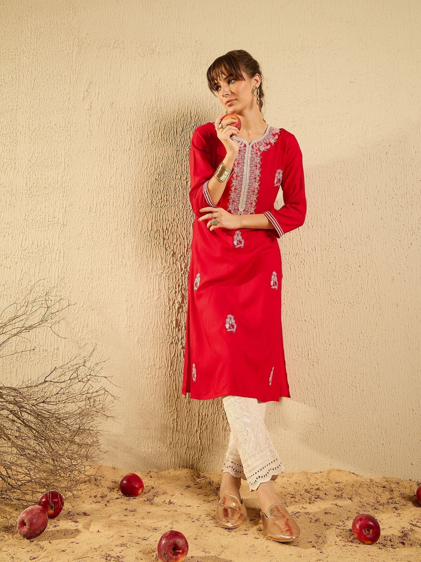Indyancart IE Floral Embroidered Sweetheart Neck Machine Weave Straight Kurta