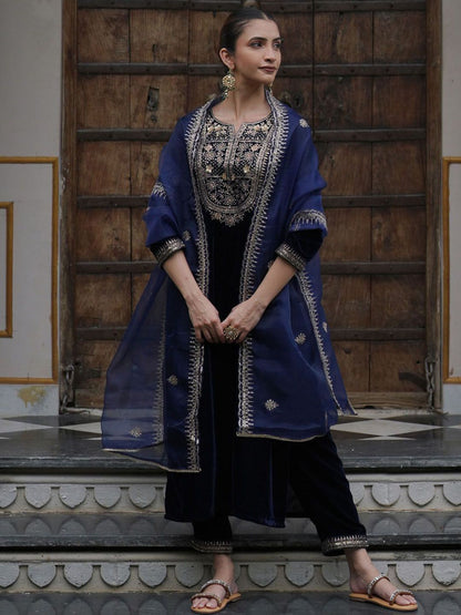 Indyancart IE Ethnic Motifs Embroidered Thread Work Velvet Kurta With Trousers & Dupatta