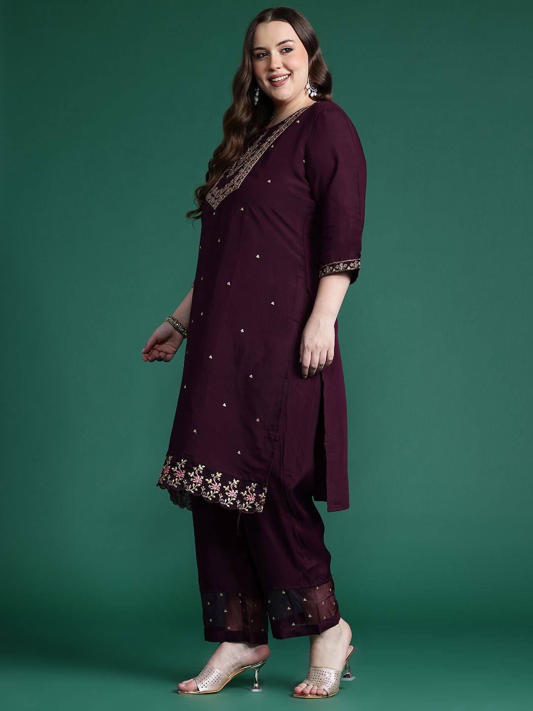 Dhiyona IE Plus Size Floral Embroidered Zari Kurta With Trousers & Dupatta