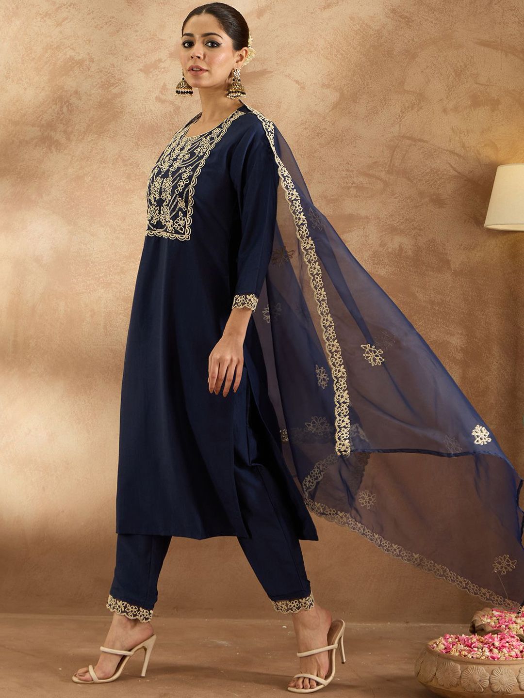 Women Embroidered Regular Thread Work Kurta with Trousers & Dupatta