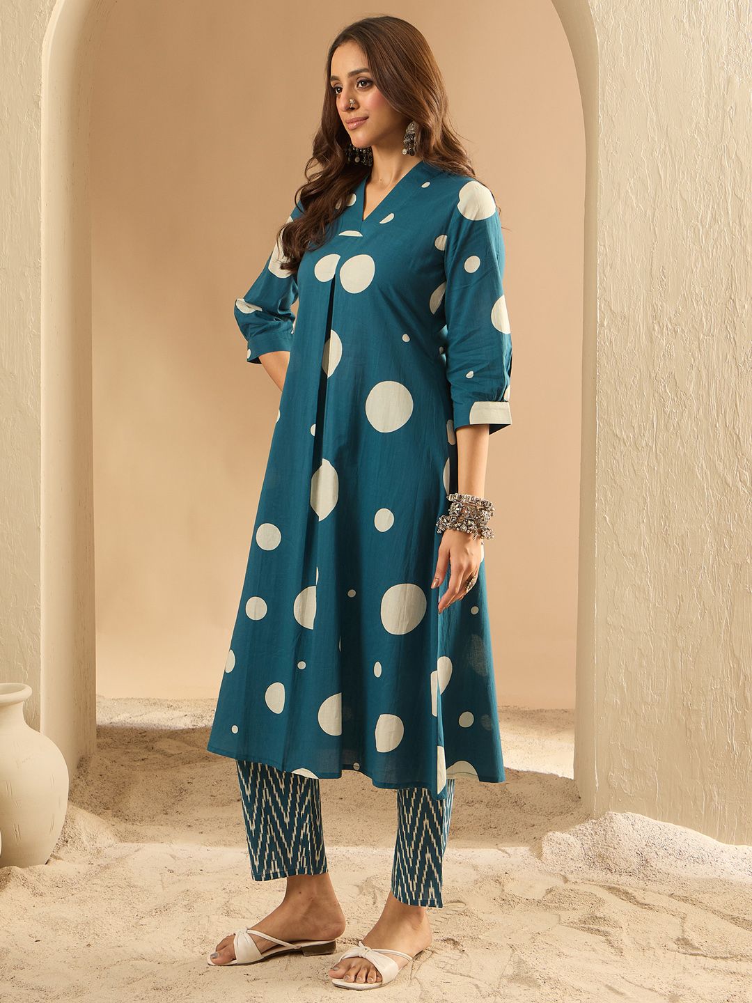 Women Printed Pleated Pure Cotton Kurta with Trousers
