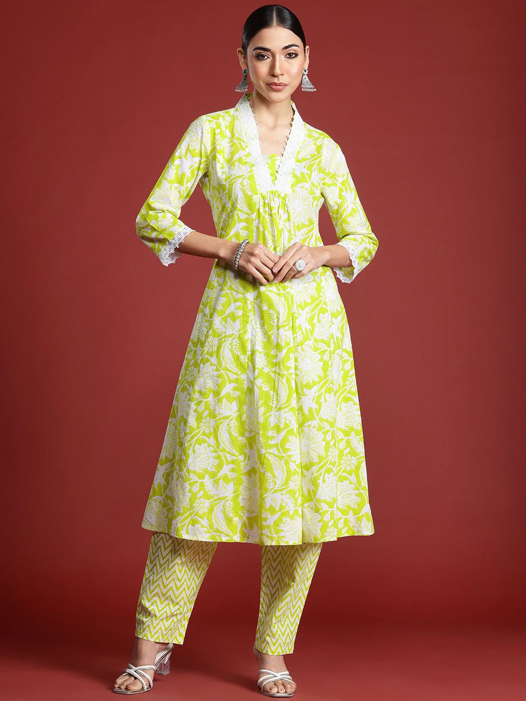 Women Floral Printed Pleated Pure Cotton Kurta with Trousers