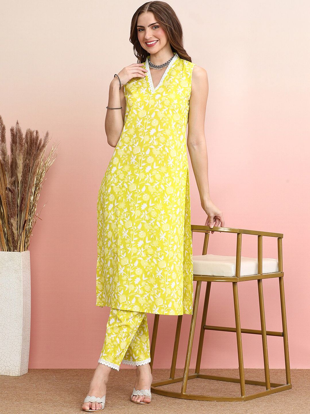 Floral Printed Regular Pure Cotton V-Neck Sleeveless Straight Kurta With Trouser