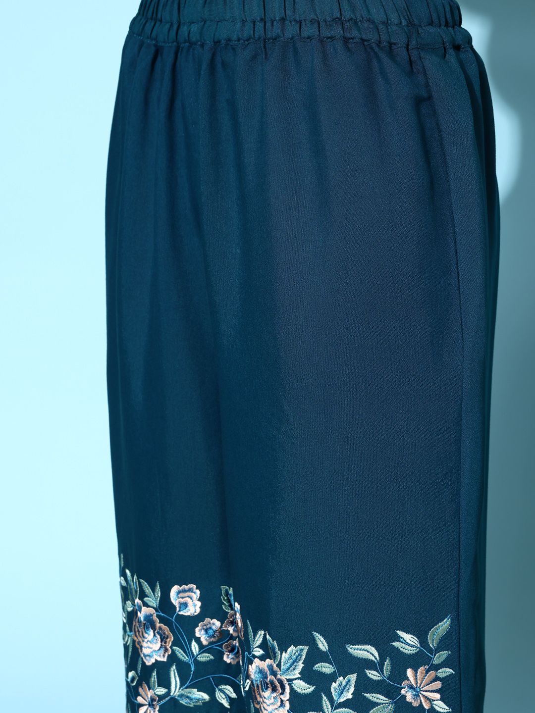 Dhiyona IE Women Embroidered Co-Ords Set