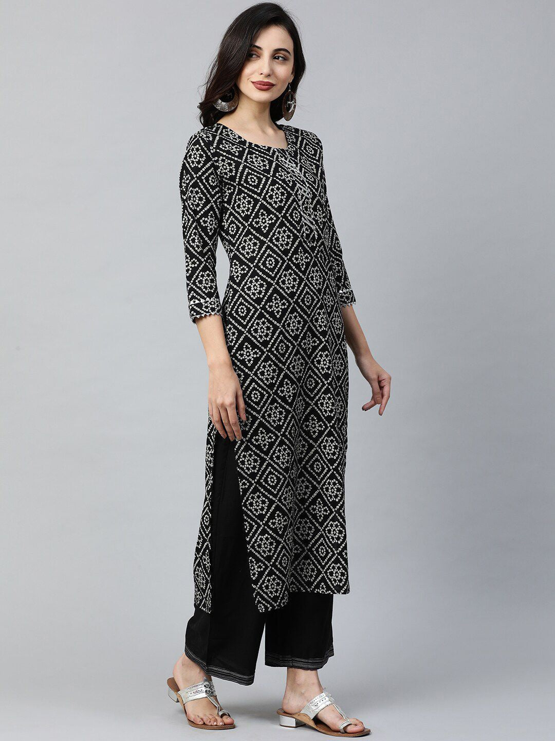 Indyancart IE Women Black & White Printed Straight Kurta