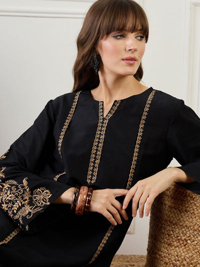 Indyancart IE Women Ethnic Motifs Embroidered Kurta with Trousers