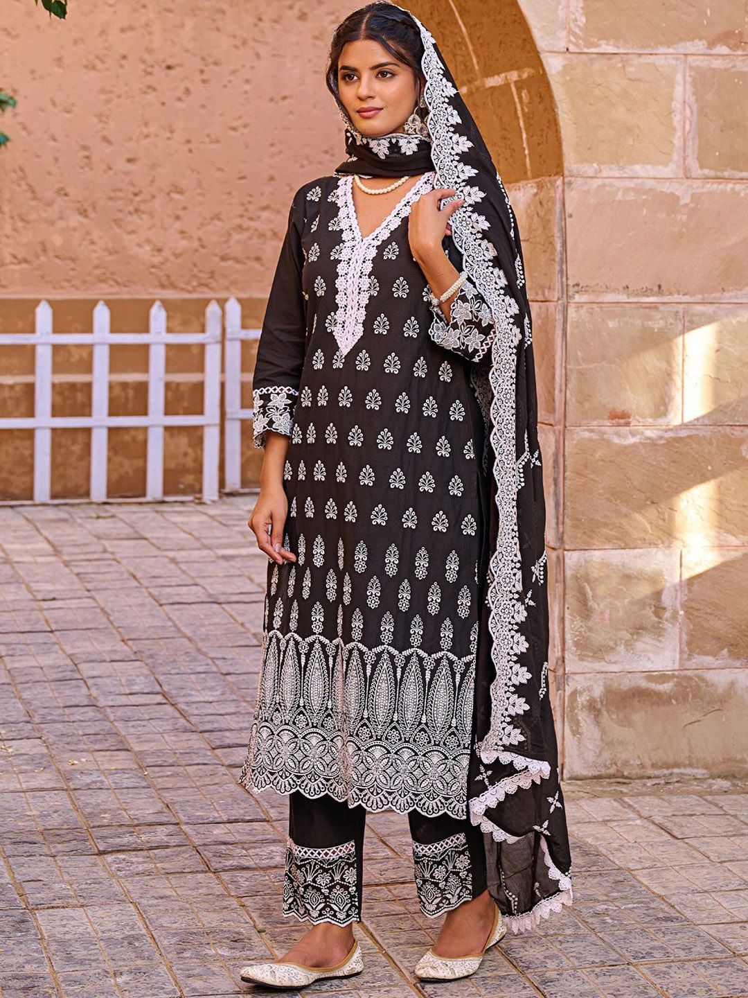 Women Floral Embroidered Regular Pure Cotton Kurta with Trousers & With Dupatta