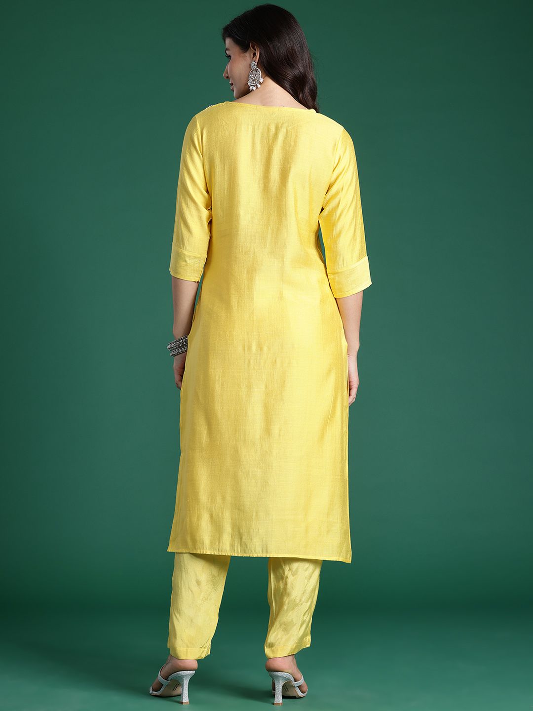 Indyancart IE Ethnic Motifs Embroidered Thread Work Kurta with Trousers
