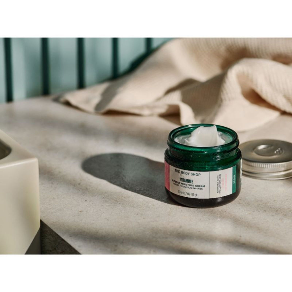 The Body Shop Vitamin E Intense Moisture Cream 72H Hydration Hyaluronic Acid & Raspberry Seed Oil