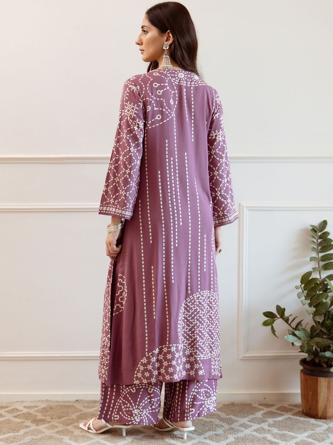 Dhiyona IE Women Printed Regular Beads and Stones Kurta with Trousers