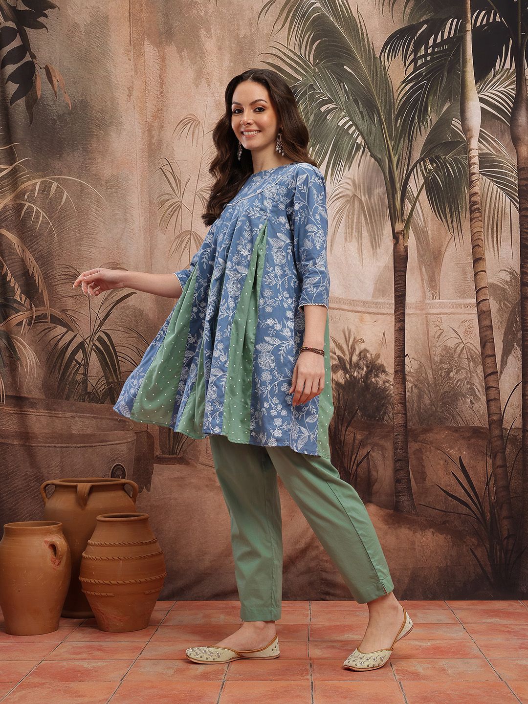 Indyancart SN Women's Ethnic Motifs Printed Pleated Mirror Work Kurta Set