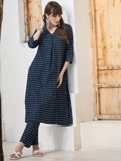 Women Geometric Printed Cotton Kurta with Trousers