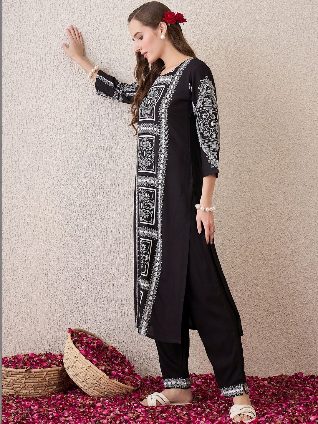 Women Ethnic Motifs Printed Regular Kurta with Trousers