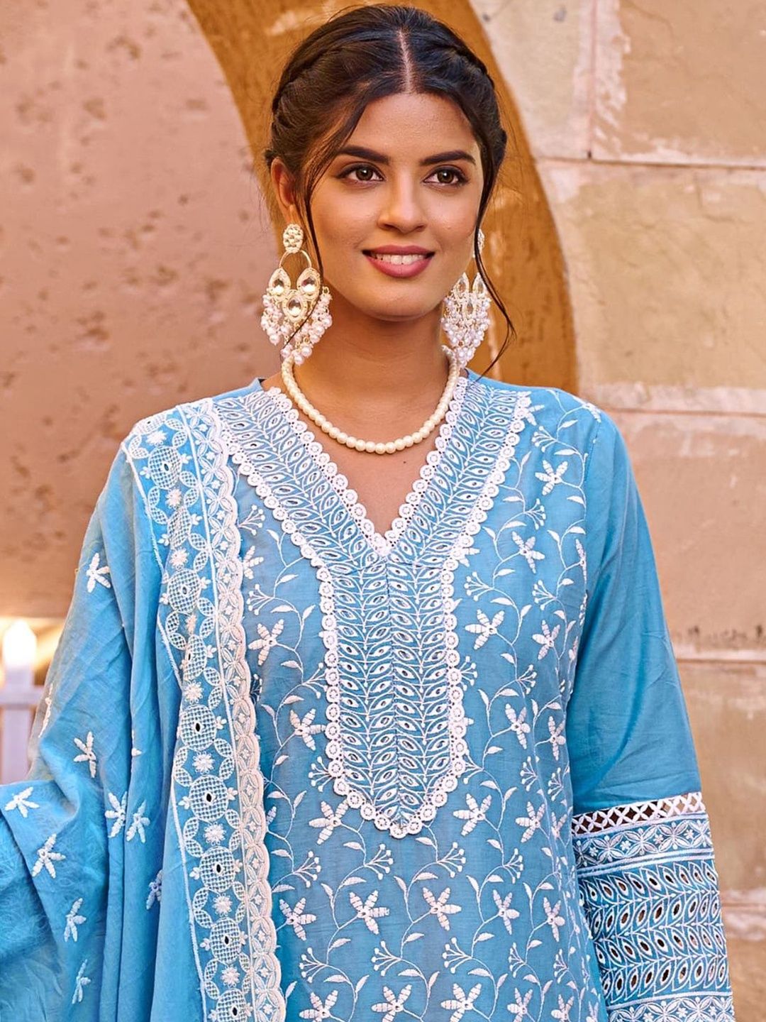 Women Ethnic Motifs Embroidered Regular Thread Work Pure Cotton Kurta with Trousers & With Dupatta