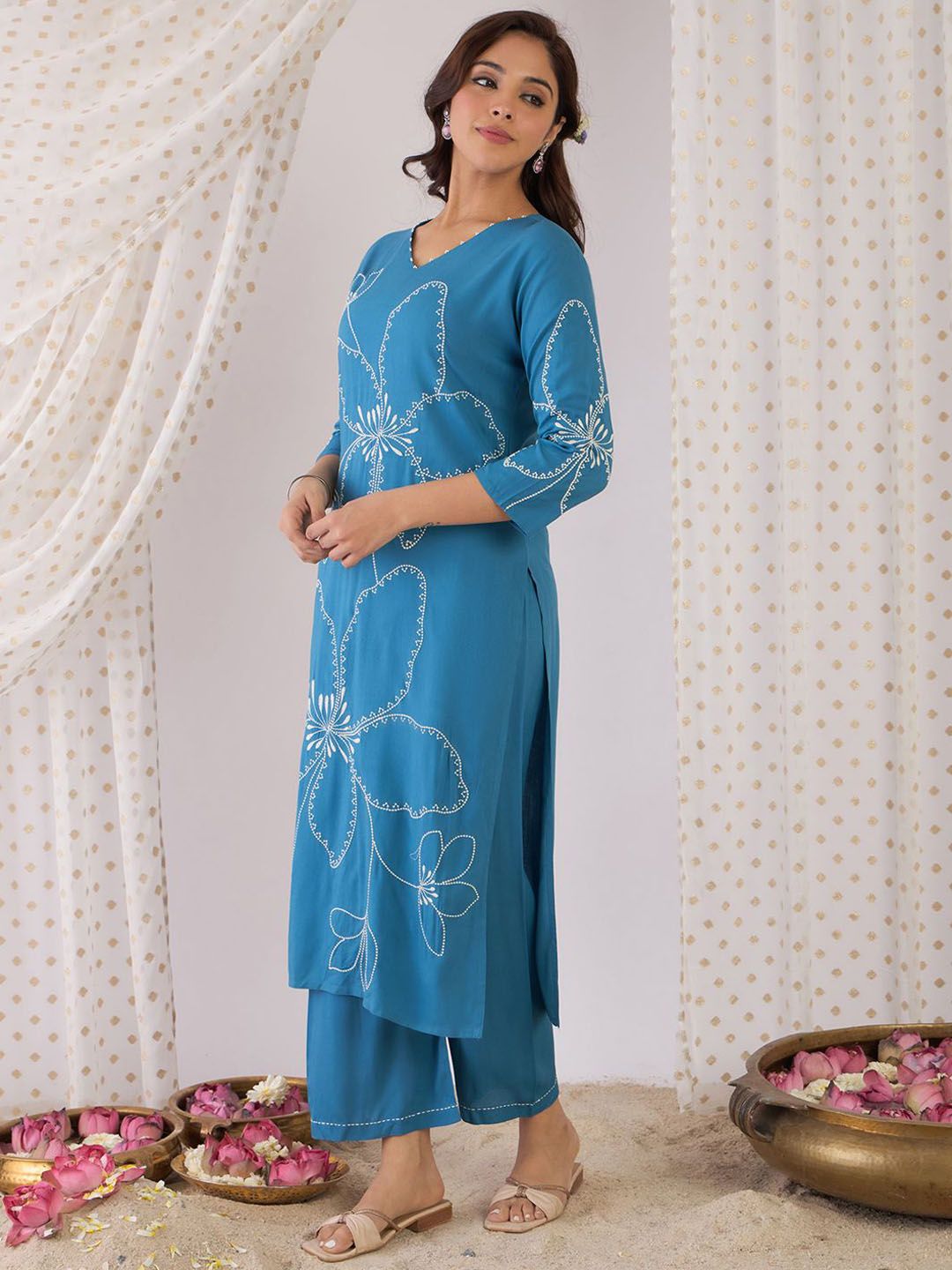 Indyancart IE Floral Embroidered V-Neck Thread Work Straight Kurta With Trousers