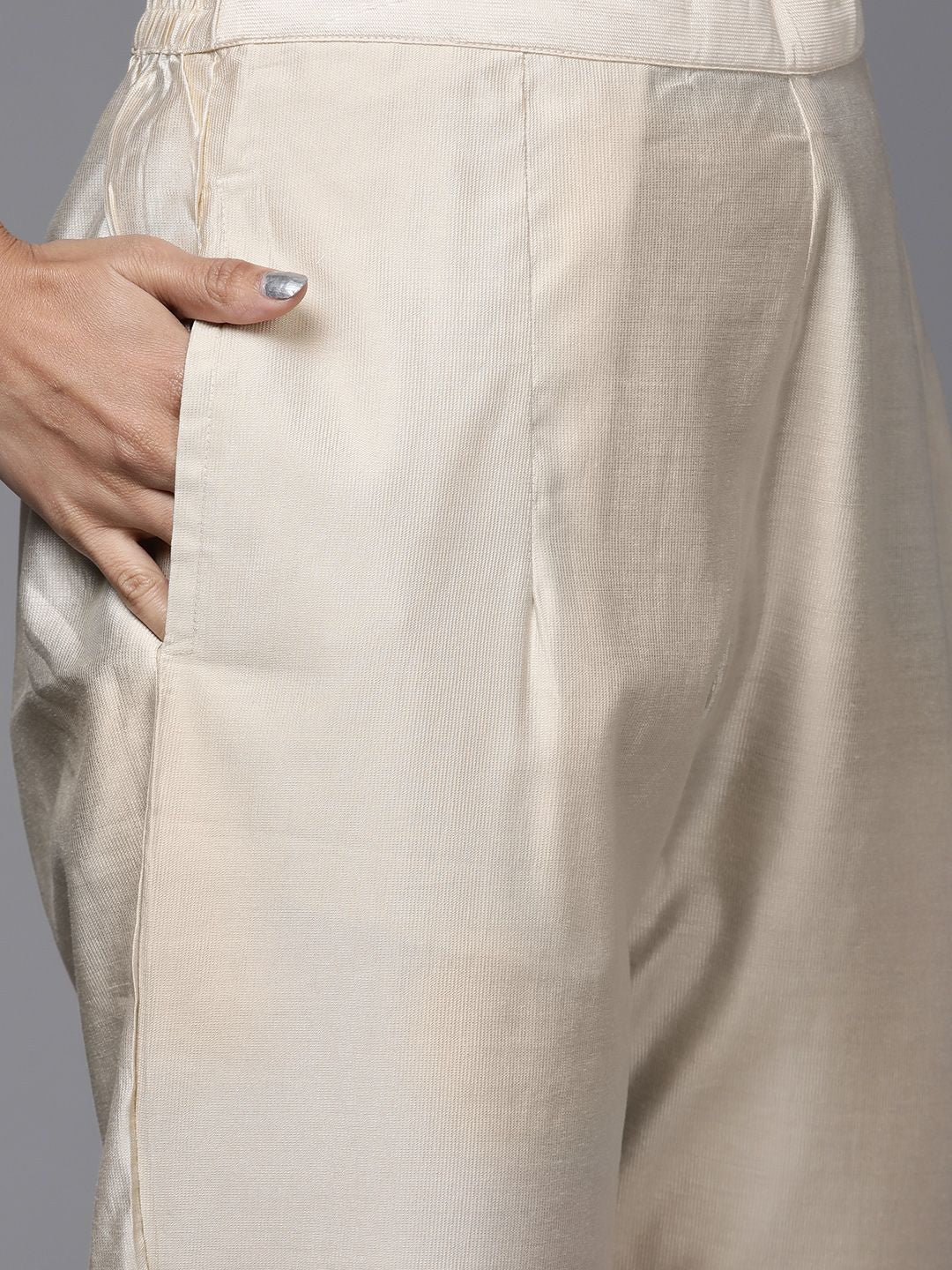 Indyancart IE Women Off White Embroidered Thread Work Liva Kurta with Trousers