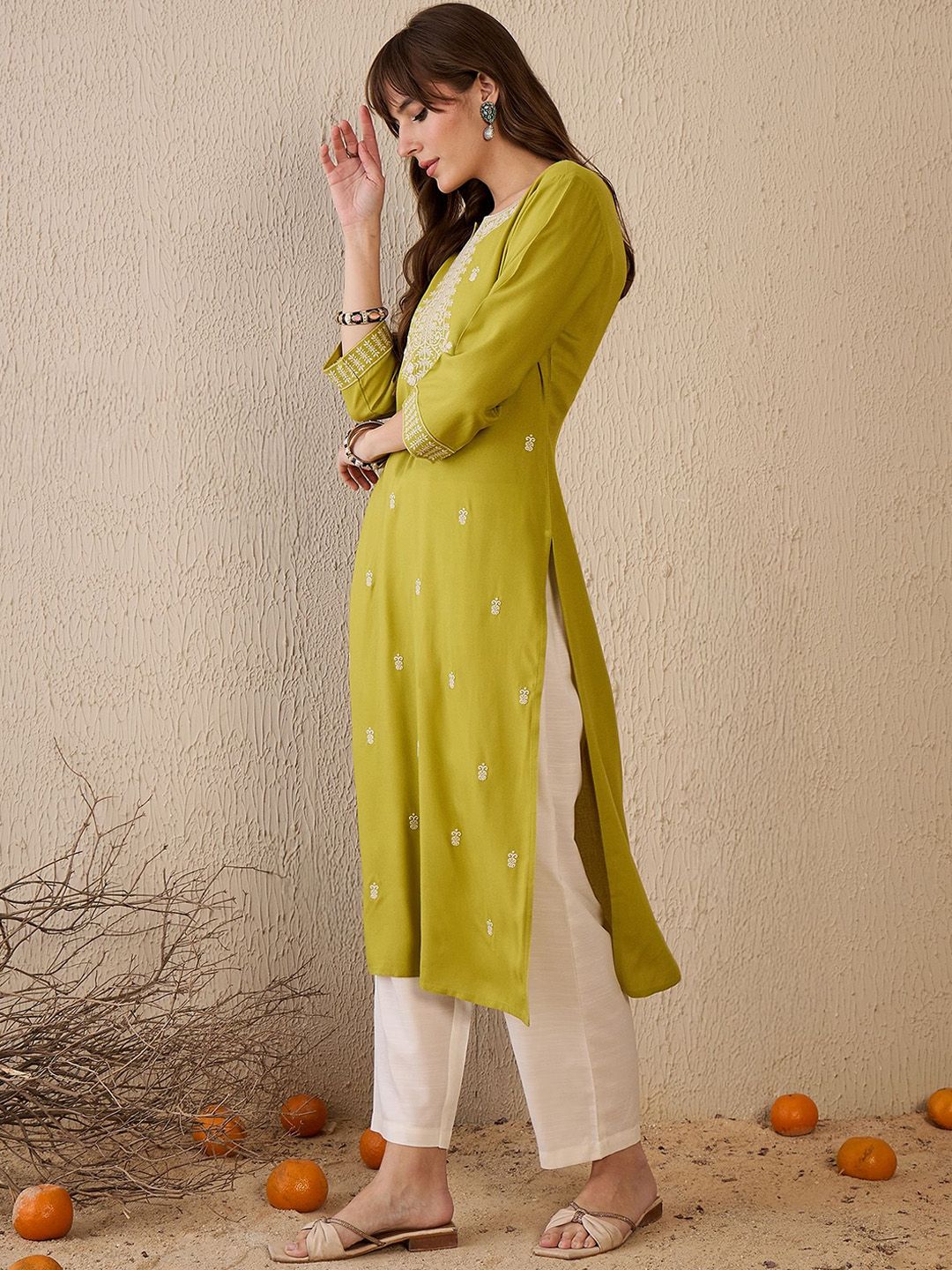 Indyancart IE Ethnic Motifs Embroidered Thread Work Notch Neck Straight Kurta