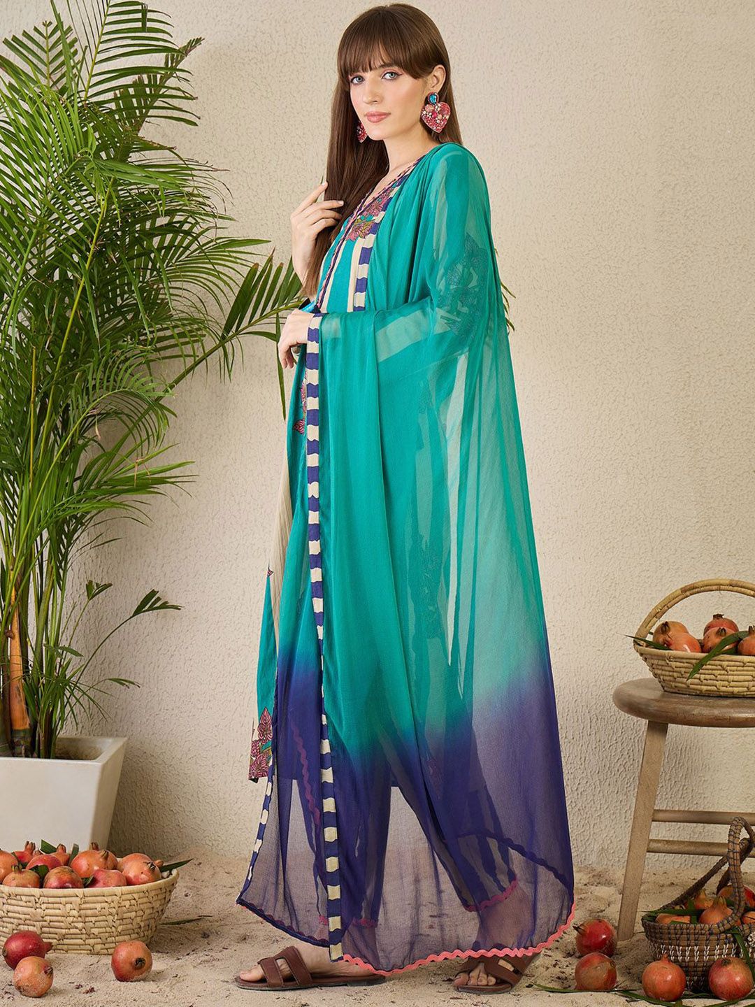 Women Floral Printed Pure Cotton V-Neck Kurta with Trousers & With Dupatta