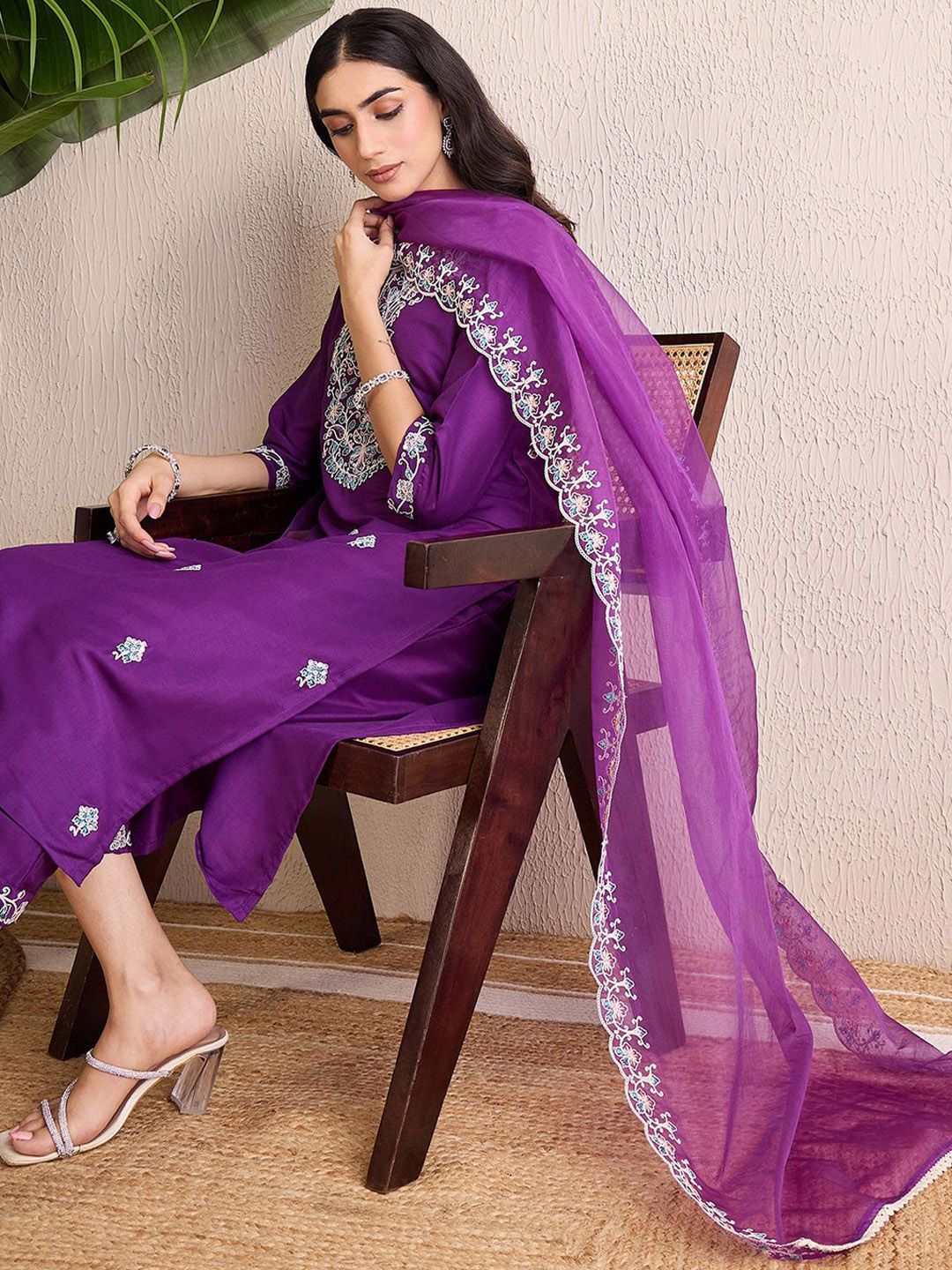 Indyancart IE Women Floral Embroidered Regular Thread Work Kurta with Trousers & With Dupatta