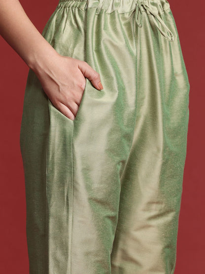 Indyancart IE Floral Embroidered Thread Work Kurta with Trousers