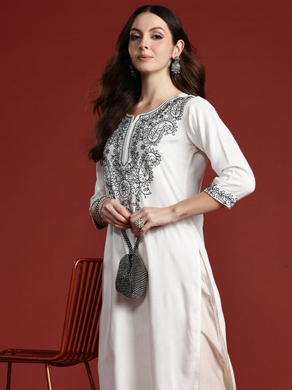 Indyancart IE Women Paisley Embroidered Thread Work Kurta