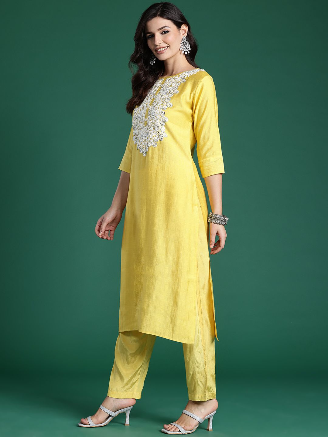 Indyancart IE Ethnic Motifs Embroidered Thread Work Kurta with Trousers