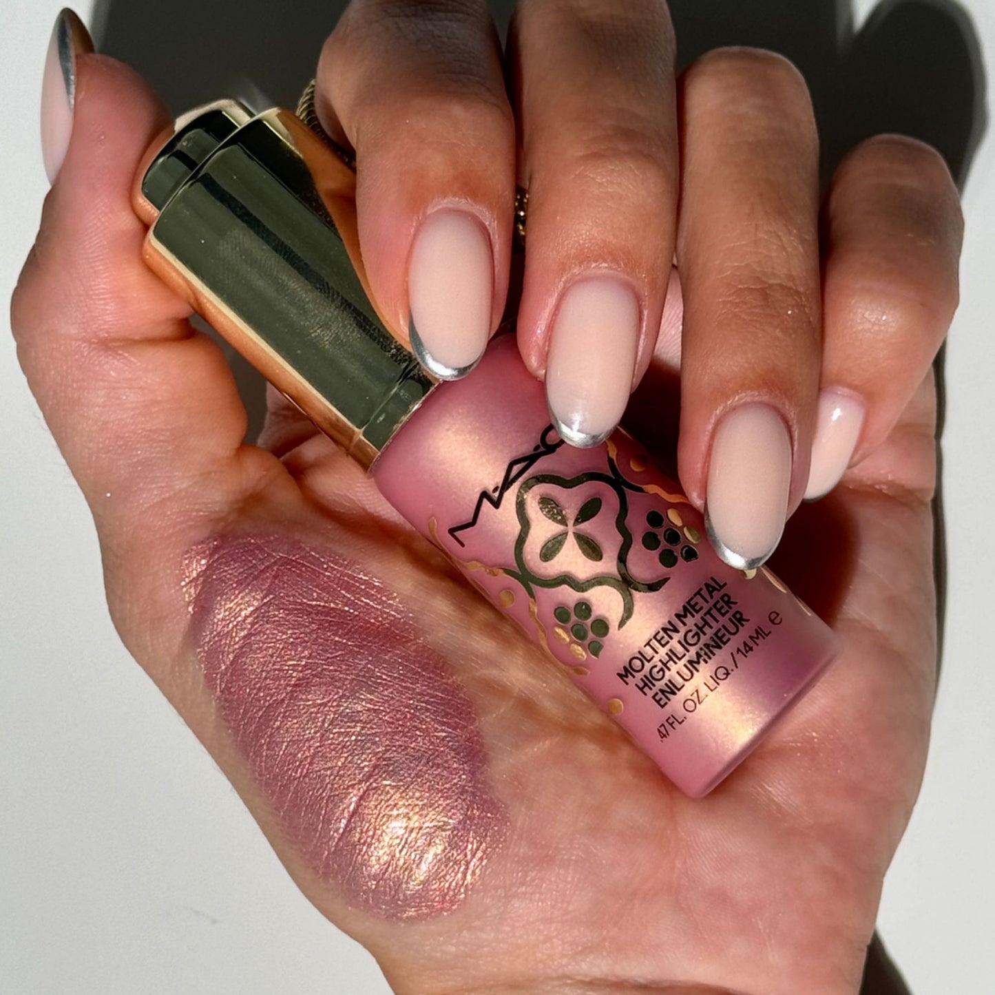 M.A.C Molten Metal Highlighter - Bling-A-Ling! (Embroidered Opulence Collection)