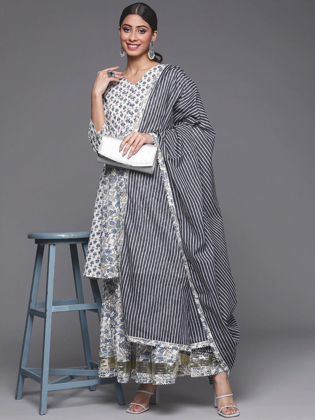 Indyancart VA Women's White Ethnic Motifs Printed Pure Cotton Kurta with Trousers & With Dupatta