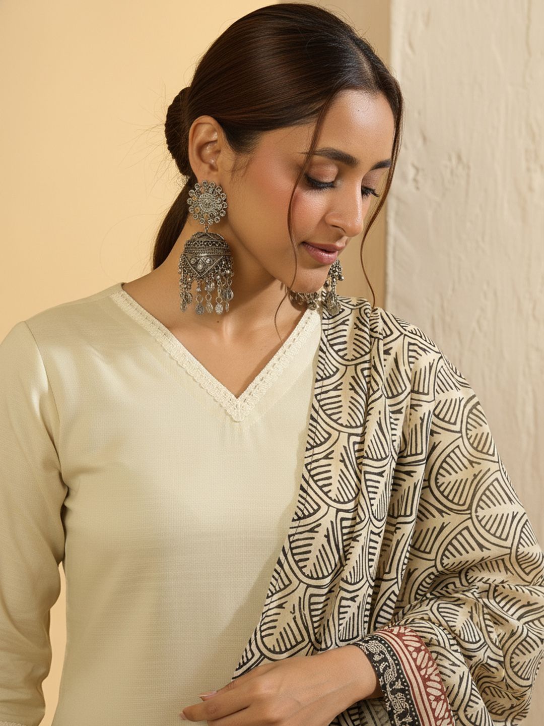 Ethnic Motifs Straight Kurta With Trousers & Dupatta