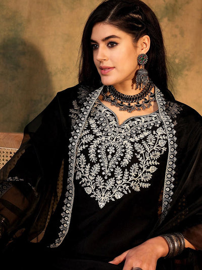 Dhiyona IE Ethnic Motifs Embroidered Thread Work Kurta With Trousers & Dupatta