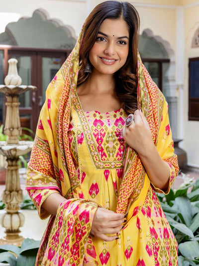 Indyancart IE Women Printed Panelled Sequinned Pure Cotton Kurta with Trousers & With Dupatta