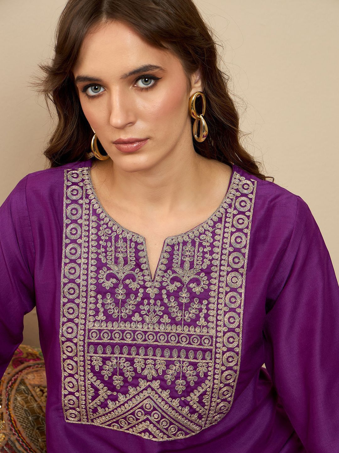 Indyancart IE Ethnic Motifs Embroidered Notched Neck Thread Work Liva Straight Kurta