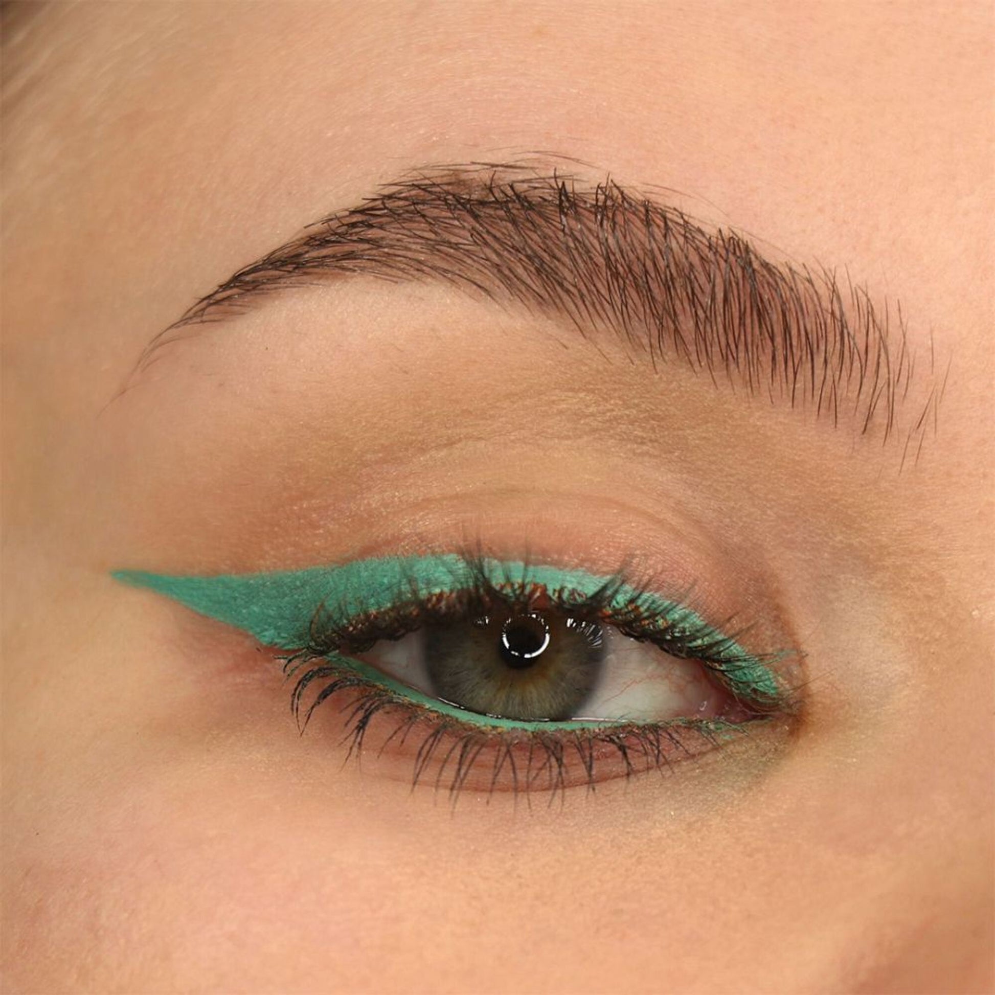Makeup Revolution Streamline Waterline Eyeliner Pencil-Ultra Creamy Smudge Proof Smokey Looks - Teal