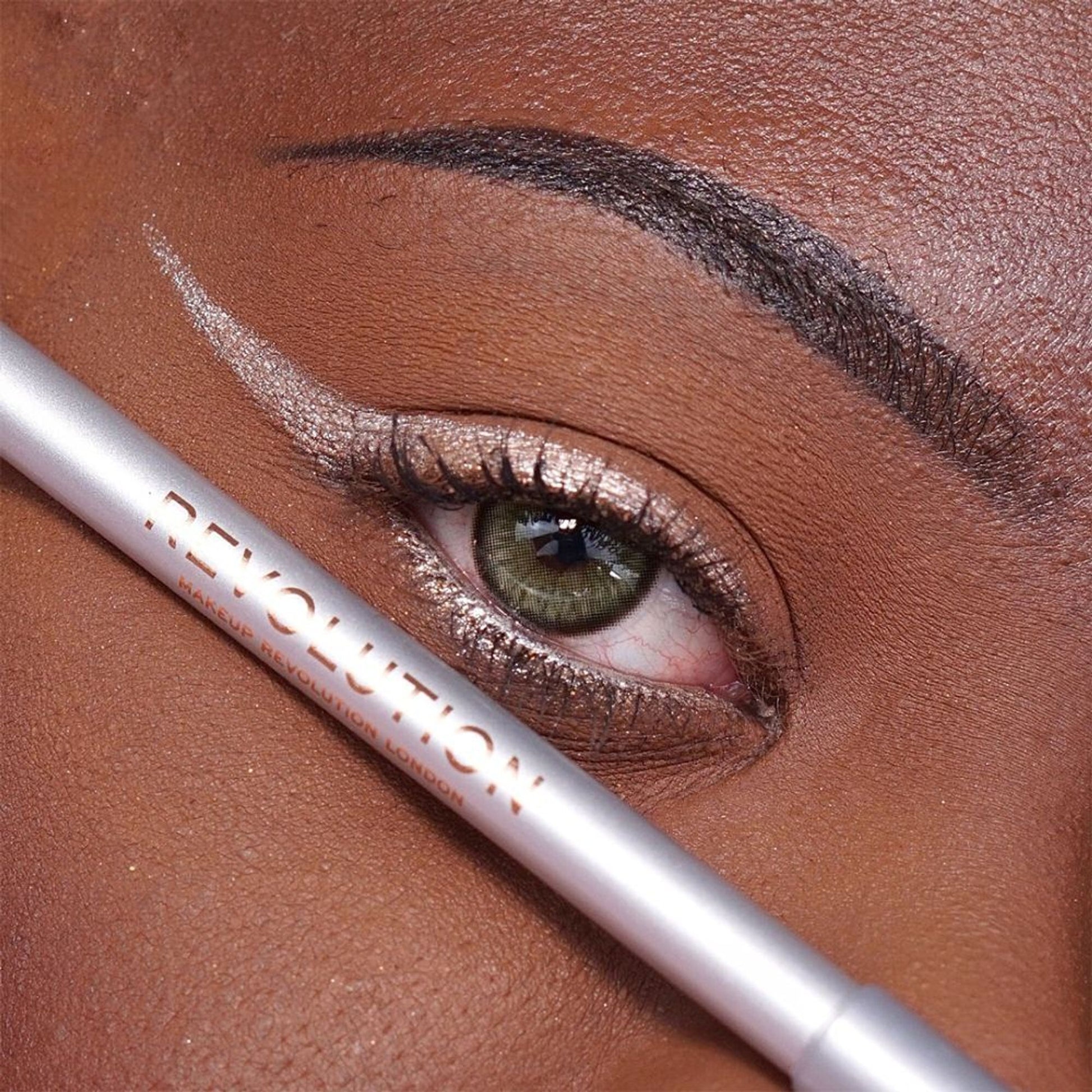 Makeup Revolution Streamline Waterline Eyeliner Pencil-Ultra Creamy Smudge Proof Smokey Looks - Silver