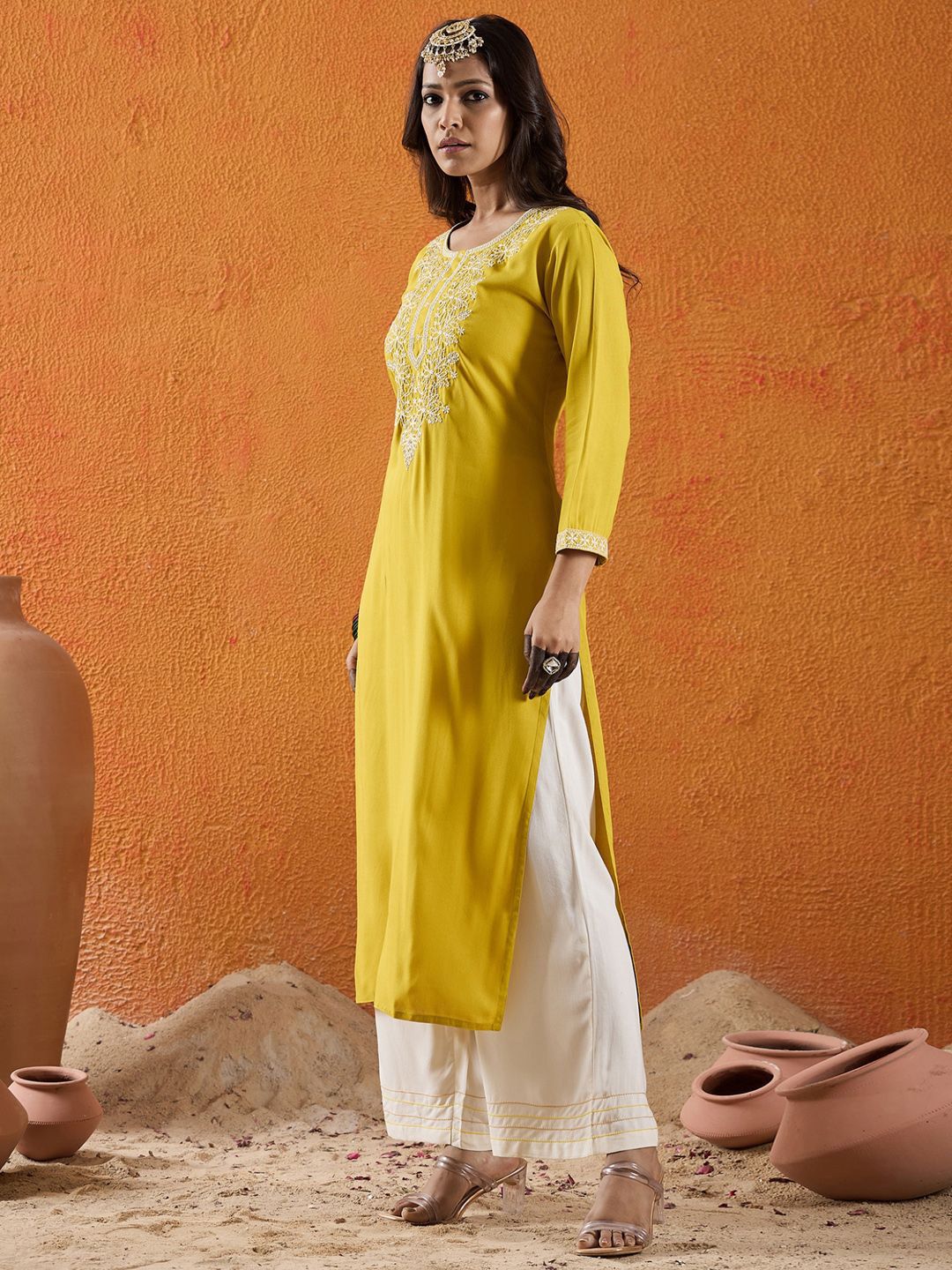 Indyancart IE Floral Embroidered Thread Straight Kurta