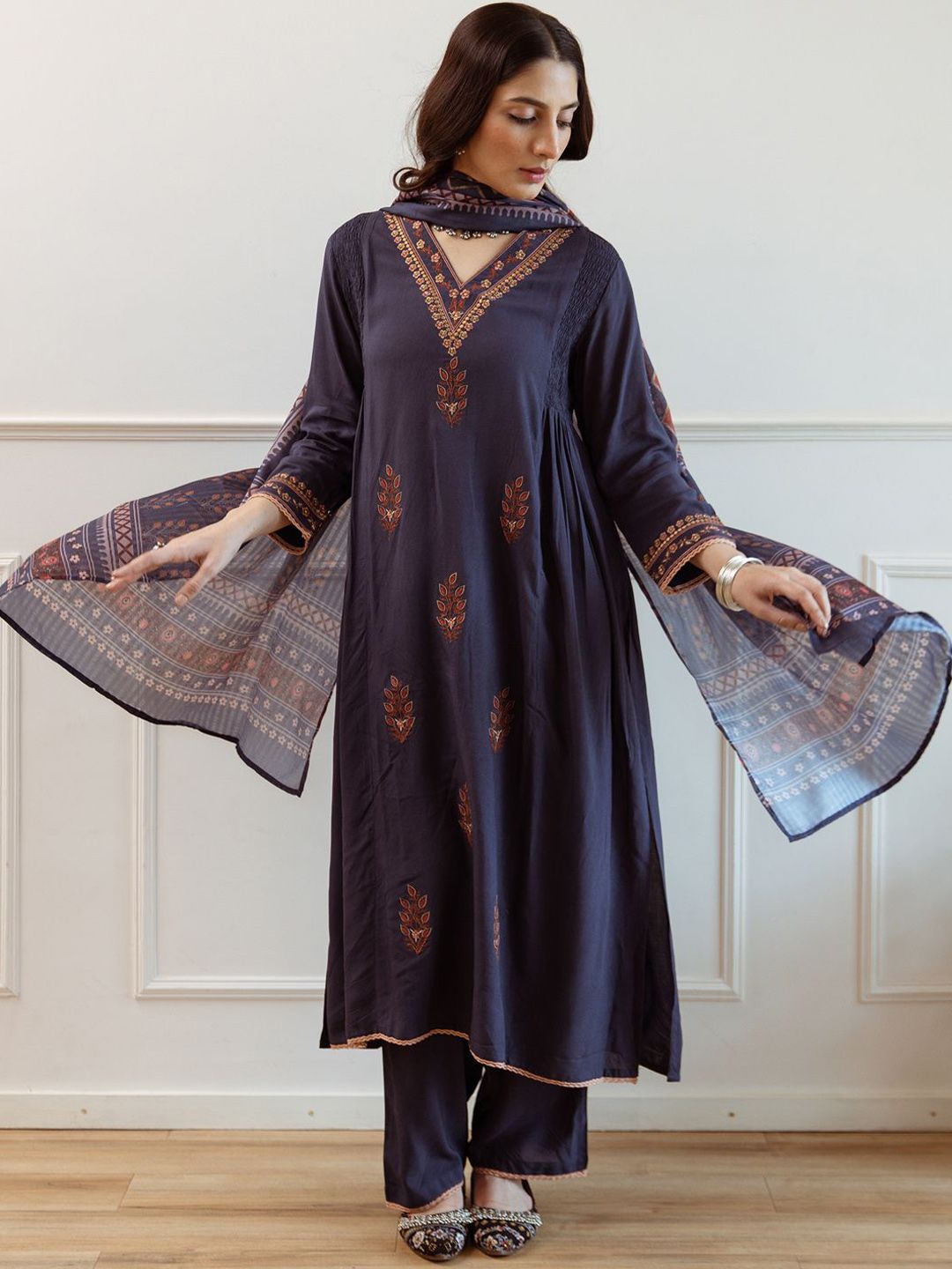 Women Ethnic Motifs Embroidered Regular Thread Work Kurta with Trousers Dupatta