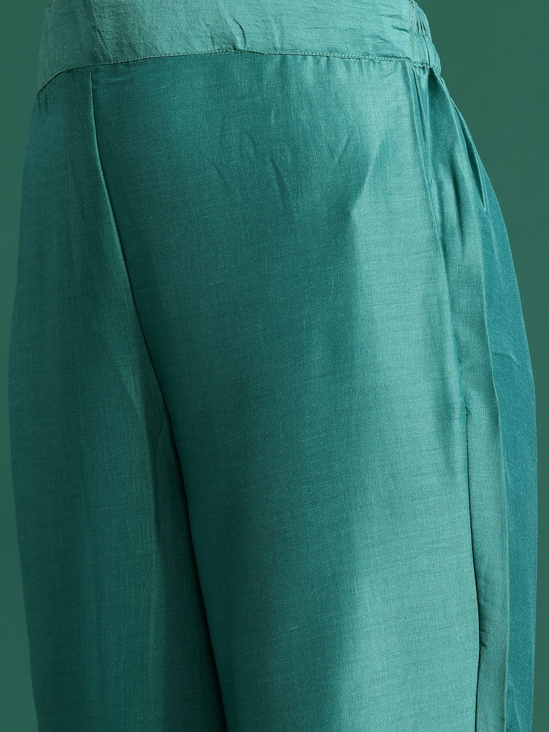 Dhiyona IE Ethnic Motifs Yoke Design Thread Work Kurta With Trousers & Dupatta
