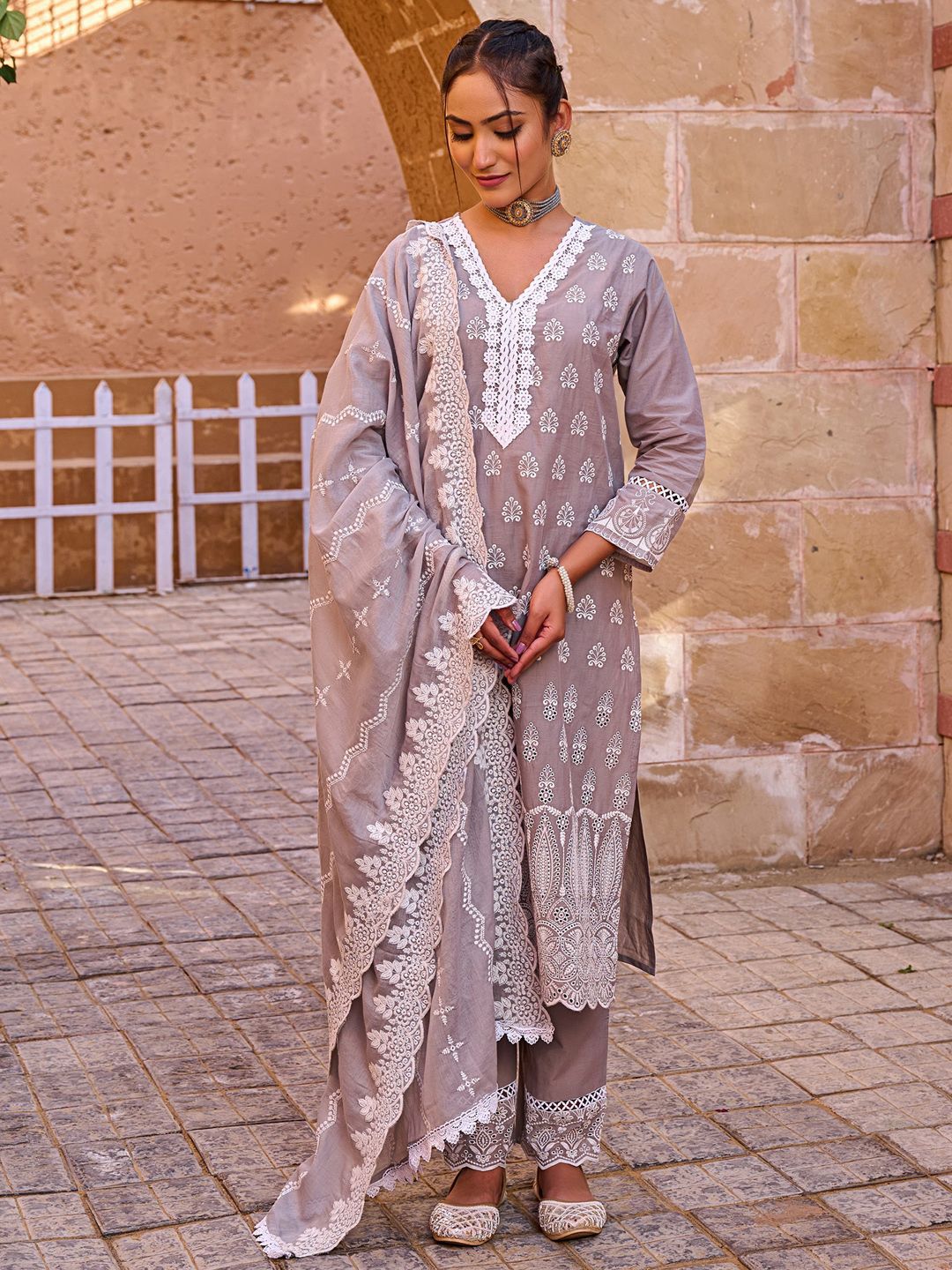 Floral Embroidered Thread Work Pure Cotton Kurta With Trousers & Dupatta