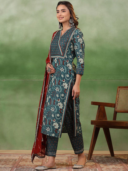 Indyancart SN Women's Green Floral Printed V-Neck Gotta Patti Pure Cotton Kurta With Trousers & Dupatta