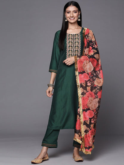 Indyancart VA Women's Green Floral Embroidered Thread Work Kurta with Trousers & With Dupatta